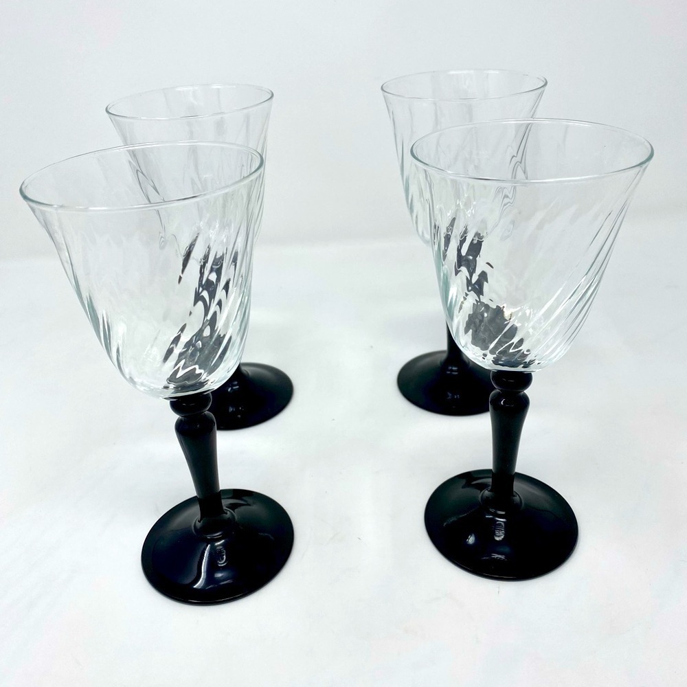 Set of 4 Vintage 1980’s Luminarc Optic Swirl Wine Glasses/Goblets